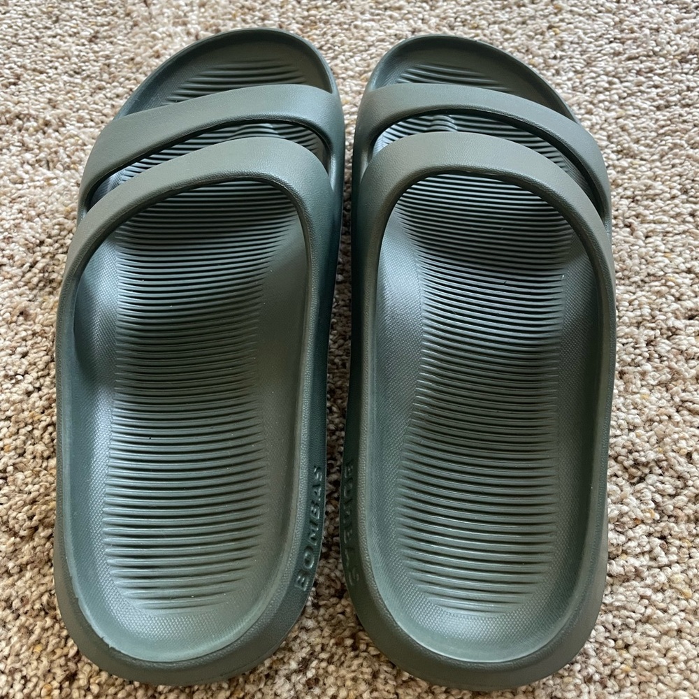 Bombas Friday Slide, women’s size 8. Color: Treehouse